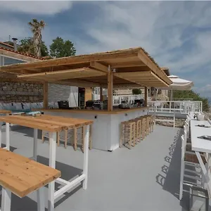 Hotel White